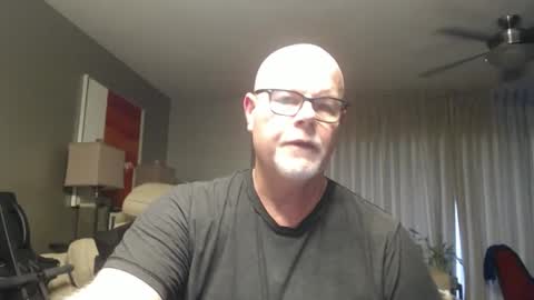 Snapshot of rich32937 chatting on 11/17/25, 06:03 rich32937 online show from 11/17/25, 06:03