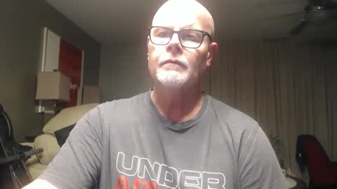 Snapshot of rich32937 chatting on 12/17/25, 10:10 rich32937 online show from 12/17/25, 10:10