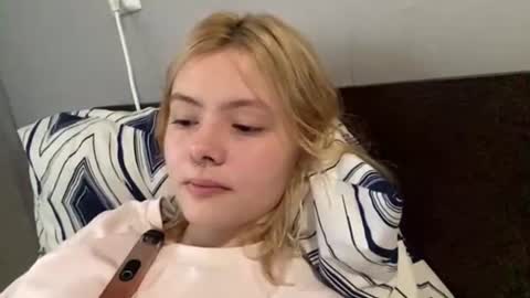 Snapshot of richellearmentrout chatting on 07/08/26, 02:43 jenny online show from 07/08/26, 02:43