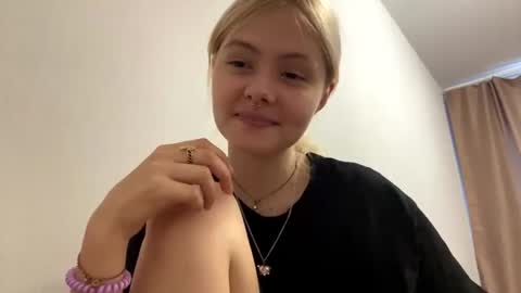 Snapshot of richellearmentrout chatting on 07/24/26, 03:10 jenny online show from 07/24/26, 03:10