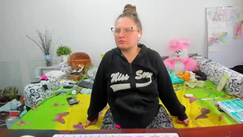 Anna - not anna - right Anna  online show from 04/23/26, 12:26