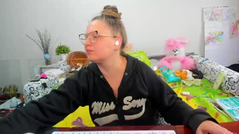 Anna - not anna - right Anna  online show from 04/23/26, 12:29