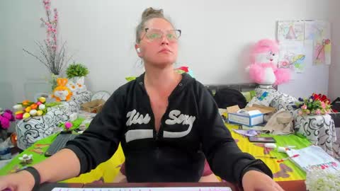Anna - not anna - right Anna  online show from 05/11/26, 01:06