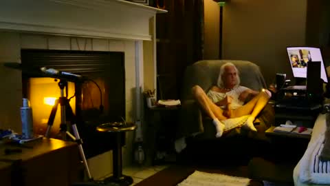 Snapshot of ricks4fun chatting on 01/29/25, 05:19 PINK HOLE TWINK online show from 01/29/25, 05:19