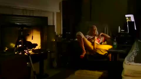 Snapshot of ricks4fun chatting on 12/20/25, 05:25 PINK HOLE TWINK online show from 12/20/25, 05:25