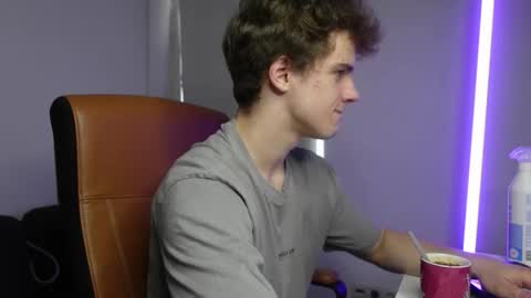 Snapshot of ricky_becko chatting on 09/21/25, 02:29 RICKY BECKO online show from 09/21/25, 02:29