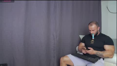 Snapshot of rickymiami1 chatting on 09/16/25, 06:42 rickymiami1 online show from 09/16/25, 06:42