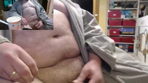 Snapshot of riemen78 chatting on 10/28/25, 10:45 riemen78 online show from 10/28/25, 10:45