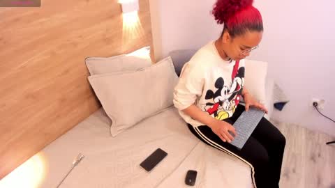 Snapshot of rihannadeep chatting on 04/11/26, 10:30 Sara online show from 04/11/26, 10:30