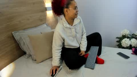 Snapshot of rihannadeep chatting on 04/14/26, 10:54 Sara online show from 04/14/26, 10:54