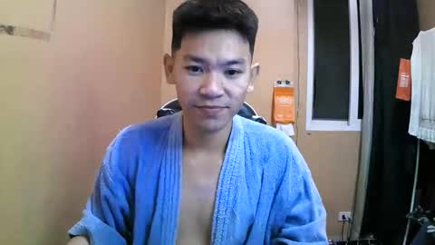 Snapshot of riiichie12 chatting on 12/16/25, 04:23 riiichie12 online show from 12/16/25, 04:23