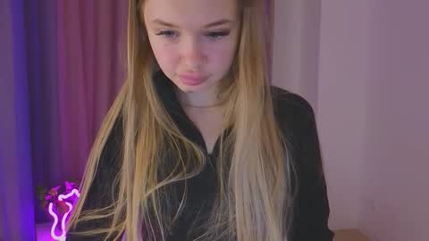 Rina online show from 09/19/25, 08:31