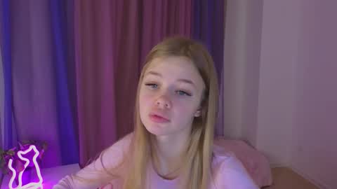 Rina online show from 11/05/25, 10:10