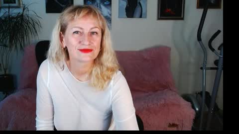 Riley online show from 11/16/25, 05:57