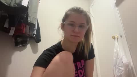 Snapshot of riley_ray69 chatting on 02/18/26, 03:30 riley_ray69 online show from 02/18/26, 03:30