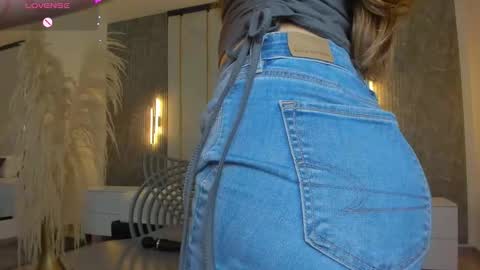 Riley Sierra online show from 12/22/25, 12:35