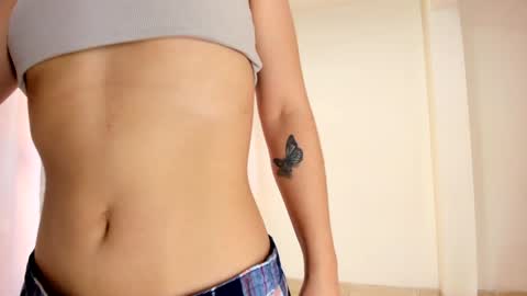 Snapshot of riley_skye_ chatting on 12/20/24, 01:22 RAILEY online show from 12/20/24, 01:22