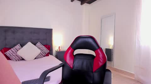 Snapshot of riley_skye_ chatting on 01/09/25, 12:52 RAILEY online show from 01/09/25, 12:52