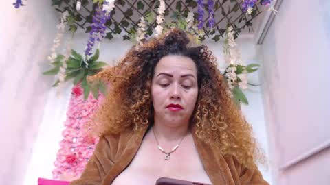 Snapshot of risitos_de_oro_ chatting on 04/21/26, 01:42 Risitos De Oro online show from 04/21/26, 01:42