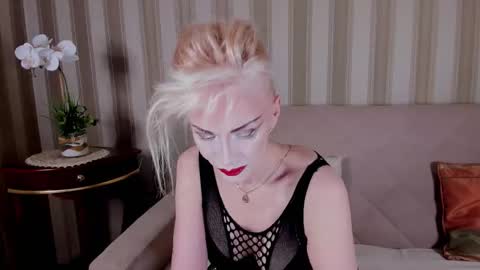 rita_farell online show from 10/08/25, 08:39