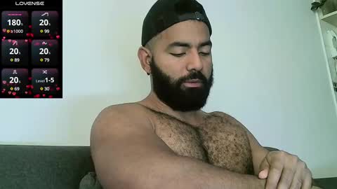 Snapshot of roa32sebas chatting on 03/05/25, 02:45 SebasRoa online show from 03/05/25, 02:45