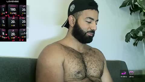 SebasRoa online show from 12/18/25, 03:29