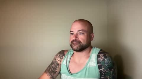 Snapshot of roadking1122 chatting on 10/18/25, 08:26 roadking1122 online show from 10/18/25, 08:26