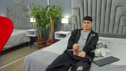 Roan Birkin online show from 02/08/25, 10:19