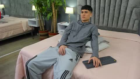 Roan Birkin online show from 02/11/25, 07:38