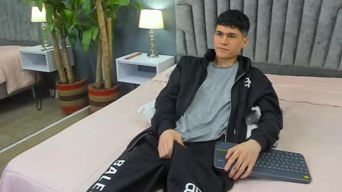 Roan Birkin online show from 02/12/25, 10:26