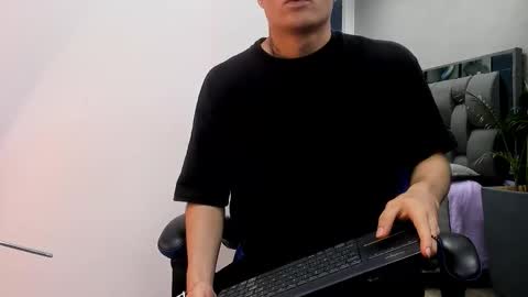 Roan Birkin online show from 10/11/25, 07:23