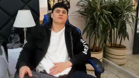 Roan Birkin online show from 03/18/26, 07:28