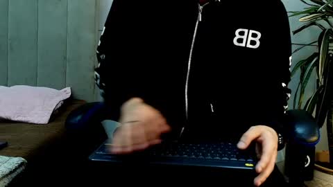 Snapshot of roan_birkin chatting on 05/25/26, 07:42 Roan Birkin online show from 05/25/26, 07:42