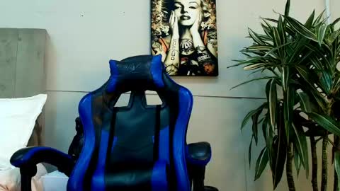 Snapshot of roan_birkin chatting on 05/27/26, 01:57 Roan Birkin online show from 05/27/26, 01:57