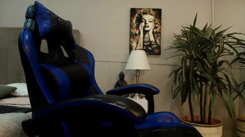 Snapshot of roan_birkin chatting on 05/28/26, 07:11 Roan Birkin online show from 05/28/26, 07:11