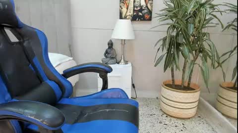 Snapshot of roan_birkin chatting on 05/31/26, 07:26 Roan Birkin online show from 05/31/26, 07:26