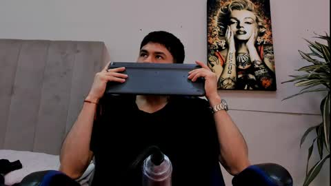 Snapshot of roan_birkin chatting on 06/04/26, 08:37 Roan Birkin online show from 06/04/26, 08:37
