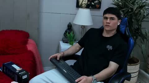 Snapshot of roan_birkin chatting on 07/14/26, 07:30 Roan Birkin online show from 07/14/26, 07:30