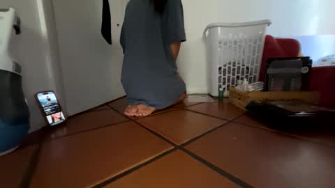 roarmance1 online show from 11/24/25, 05:45