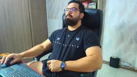 Snapshot of robby_k chatting on 11/30/25, 06:12 Robby online show from 11/30/25, 06:12