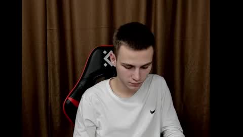 robert10211 online show from 12/23/24, 07:41