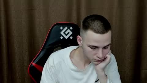 robert10211 online show from 12/28/24, 06:40