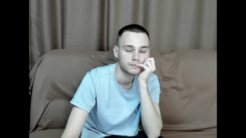 robert10211 online show from 10/30/25, 08:27