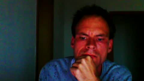 Snapshot of robert27081988 chatting on 07/20/26, 07:05 robert27081988 online show from 07/20/26, 07:05