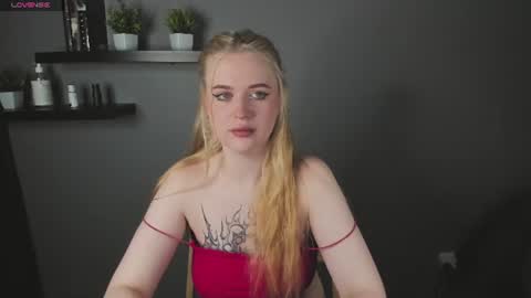 Snapshot of robert_lisa chatting on 06/15/26, 12:35 Lisa and Robert i am online all days 900 am GMT3 online show from 06/15/26, 12:35
