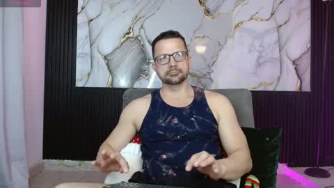 Snapshot of robert_poison1 chatting on 11/28/25, 06:43 Robert online show from 11/28/25, 06:43