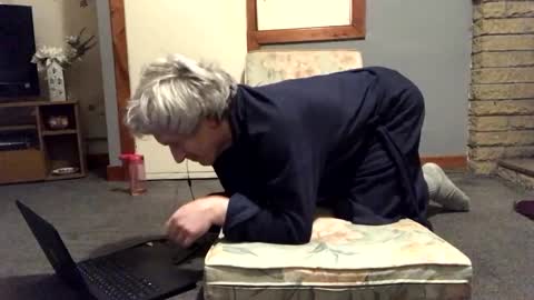 Snapshot of roberthorny69xxx chatting on 02/04/25, 03:22 Robert online show from 02/04/25, 03:22