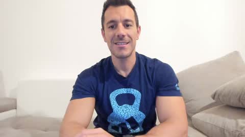 Snapshot of roberto4ever chatting on 05/17/26, 03:04 roberto4ever online show from 05/17/26, 03:04