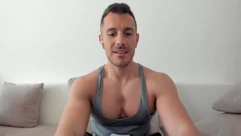 Snapshot of roberto4ever chatting on 05/20/26, 10:32 roberto4ever online show from 05/20/26, 10:32