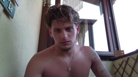 Snapshot of roberto_twink1 chatting on 06/30/26, 08:15 Roberto online show from 06/30/26, 08:15